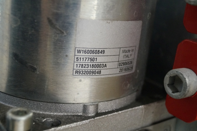 Jungheinrich 51003726 | Pumpmotor with tank 24V 3KW Mahle 11216804 for EKS110 ye Pumpmotor with tank 24V 3KW Mahle 11216804 for EKS110 year 2016 - Гидравлический насос для Погрузочно-разгрузочной техники: фото 2 Jungheinrich 51003726 | Pumpmotor with tank 24V 3KW Mahle 11216804 for EKS110 ye Pumpmotor with tank 24V 3KW Mahle 11216804 for EKS110 year 2016 - Гидравлический насос для Погрузочно-разгрузочной техники: фото 2