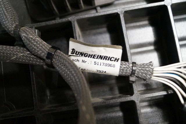 Jungheinrich 51189782 | Vloerplaat Floorplate ETV from Year 2011 Driving pedal 5 Vloerplaat Floorplate ETV from Year 2011 Driving pedal 51443197 Brake pedal 51198398 Kill switch 51188550 kabel 51178968 - Рама/ Шасси для Погрузочно-разгрузочной техники: фото 3 Jungheinrich 51189782 | Vloerplaat Floorplate ETV from Year 2011 Driving pedal 5 Vloerplaat Floorplate ETV from Year 2011 Driving pedal 51443197 Brake pedal 51198398 Kill switch 51188550 kabel 51178968 - Рама/ Шасси для Погрузочно-разгрузочной техники: фото 3