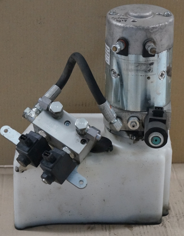 Jungheinrich 51417583 | Pumpmotor with tank and valve block 24V 2,2KW code R9320 Pumpmotor with tank and valve block 24V 2,2KW code R932010341 for EJD220 year 2016 - Гидравлический насос для Погрузочно-разгрузочной техники: фото 1 Jungheinrich 51417583 | Pumpmotor with tank and valve block 24V 2,2KW code R9320 Pumpmotor with tank and valve block 24V 2,2KW code R932010341 for EJD220 year 2016 - Гидравлический насос для Погрузочно-разгрузочной техники: фото 1