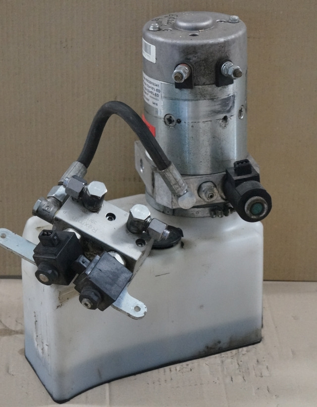 Jungheinrich 51417583 | Pumpmotor with tank and valve block 24V 2,2KW code R9320 Pumpmotor with tank and valve block 24V 2,2KW code R932010341 for EJD220 year 2016 - Гидравлический насос для Погрузочно-разгрузочной техники: фото 1 Jungheinrich 51417583 | Pumpmotor with tank and valve block 24V 2,2KW code R9320 Pumpmotor with tank and valve block 24V 2,2KW code R932010341 for EJD220 year 2016 - Гидравлический насос для Погрузочно-разгрузочной техники: фото 1