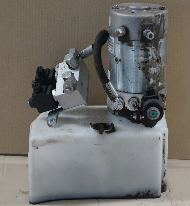 Jungheinrich 51417583 | Pumpmotor with tank and valve block 24V 2,2KW code R9320 Pumpmotor with tank and valve block 24V 2,2KW code R932010341 for EJD220 year 2016 - Гидравлический насос для Погрузочно-разгрузочной техники: фото 1 Jungheinrich 51417583 | Pumpmotor with tank and valve block 24V 2,2KW code R9320 Pumpmotor with tank and valve block 24V 2,2KW code R932010341 for EJD220 year 2016 - Гидравлический насос для Погрузочно-разгрузочной техники: фото 1
