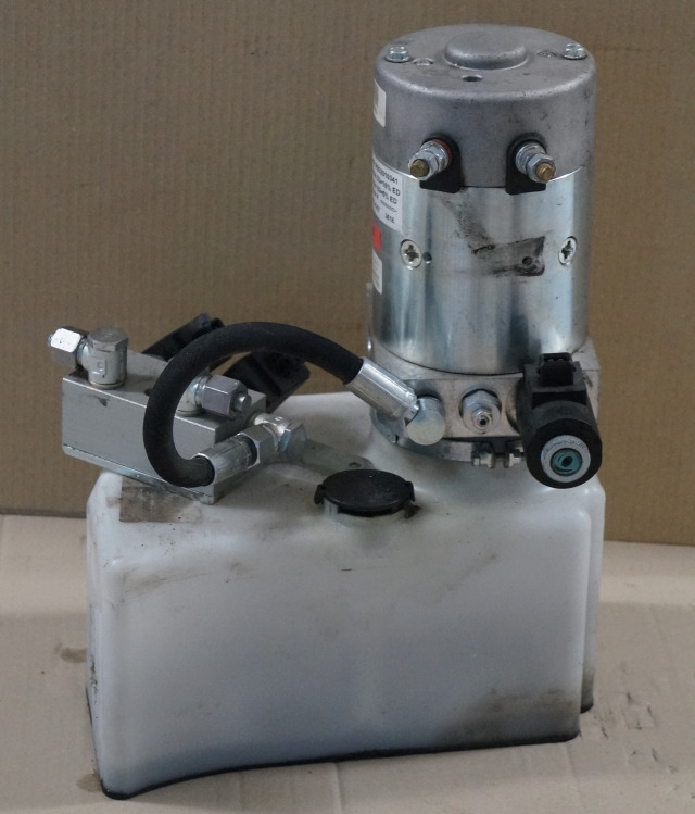 Jungheinrich 51417583 | Pumpmotor with tank and valve block 24V 2,2KW code R9320 Pumpmotor with tank and valve block 24V 2,2KW code R932010341 for EJD220 year 2016 - Гидравлический насос для Погрузочно-разгрузочной техники: фото 1 Jungheinrich 51417583 | Pumpmotor with tank and valve block 24V 2,2KW code R9320 Pumpmotor with tank and valve block 24V 2,2KW code R932010341 for EJD220 year 2016 - Гидравлический насос для Погрузочно-разгрузочной техники: фото 1