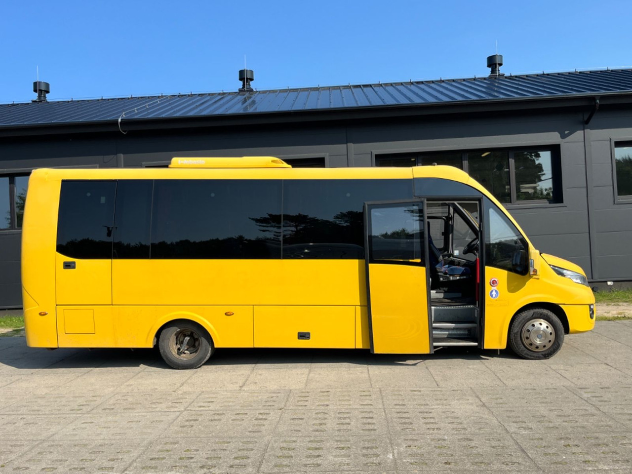 Iveco Rosero First / 24+1+1 / Telma/ EURO6 - Туристический автобус: фото 2 Iveco Rosero First / 24+1+1 / Telma/ EURO6 - Туристический автобус: фото 2