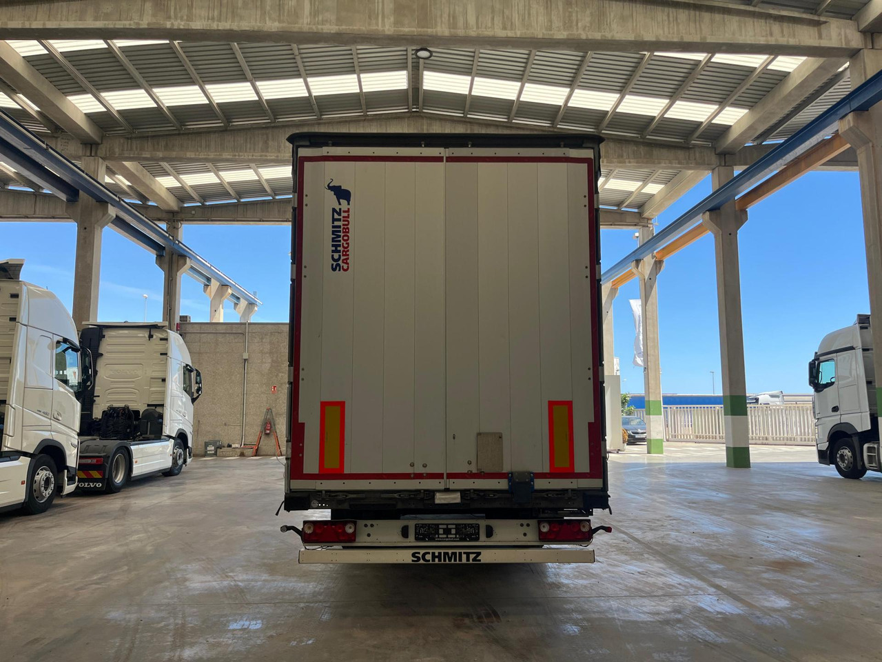 Schmitz Cargobull SCS24/L Varios - Тентованный полуприцеп: фото 4 Schmitz Cargobull SCS24/L Varios - Тентованный полуприцеп: фото 4