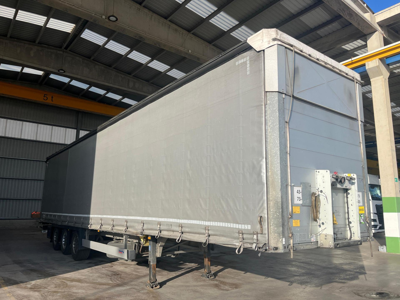 Schmitz Cargobull SCS24/L Varios - Тентованный полуприцеп: фото 2 Schmitz Cargobull SCS24/L Varios - Тентованный полуприцеп: фото 2