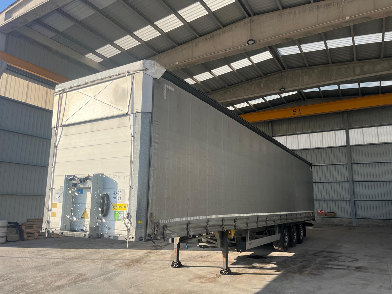 Schmitz Cargobull SCS24/L Varios - Тентованный полуприцеп: фото 1 Schmitz Cargobull SCS24/L Varios - Тентованный полуприцеп: фото 1