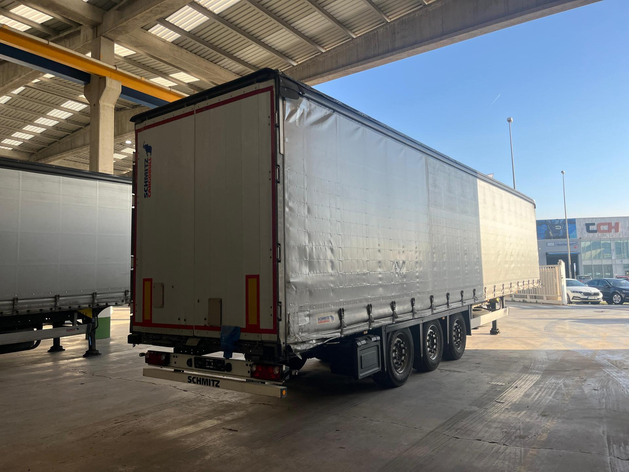 Schmitz Cargobull SCS24/L Varios - Тентованный полуприцеп: фото 3 Schmitz Cargobull SCS24/L Varios - Тентованный полуприцеп: фото 3