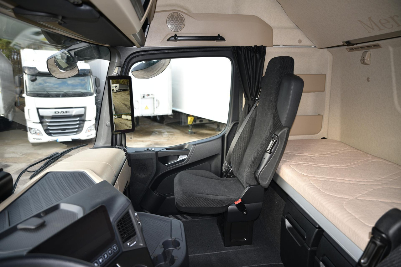 Тягач Mercedes-Benz Actros 5 1845 BigSpace: фото 10
