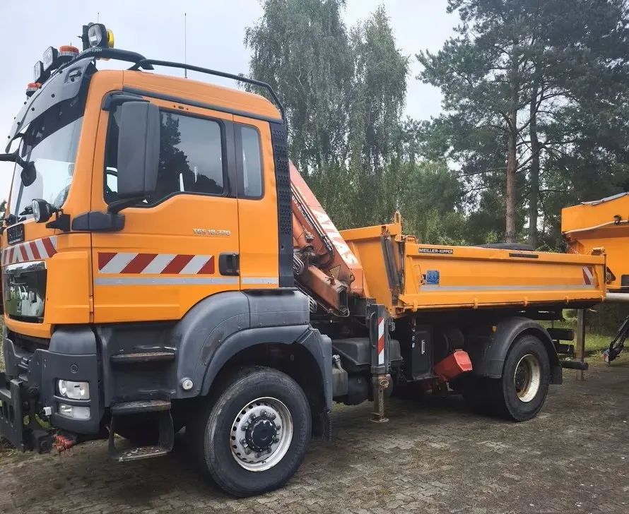 MAN TGS (2012) 18.320 4x4 – Wywrotka trójstronna + Kran Atlas | Komunalny | Euro 5 - Самосвал: фото 1 MAN TGS (2012) 18.320 4x4 – Wywrotka trójstronna + Kran Atlas | Komunalny | Euro 5 - Самосвал: фото 1