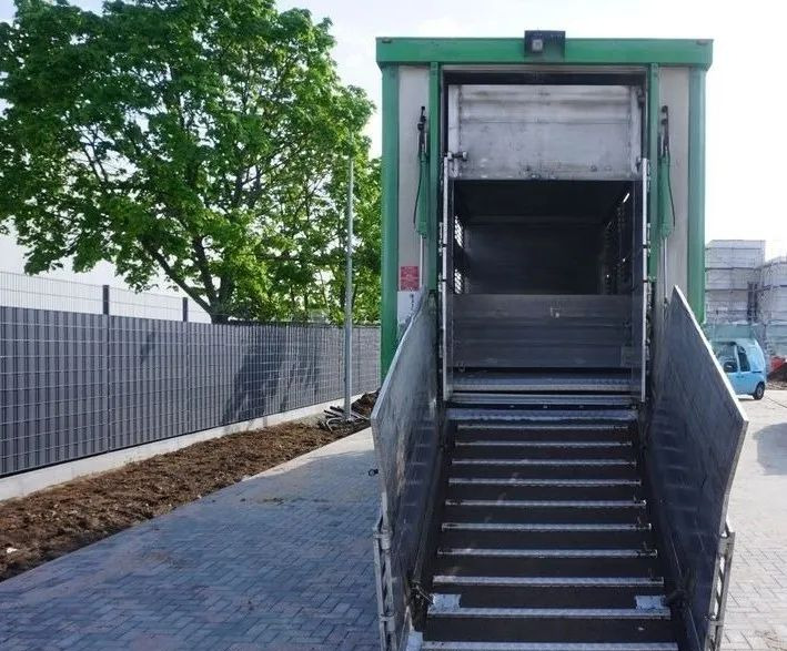 MAN TGS 26.440 ZABUDOWA KABA CAŁA ALUMINIOWA– samochód do transportu zwierząt/koni – 3 pokłady / EURO 5/6X2/PODNOSZONY DACH - Грузовик для перевозки животных: фото 5 MAN TGS 26.440 ZABUDOWA KABA CAŁA ALUMINIOWA– samochód do transportu zwierząt/koni – 3 pokłady / EURO 5/6X2/PODNOSZONY DACH - Грузовик для перевозки животных: фото 5