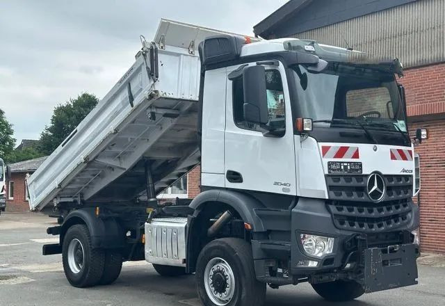 Mercedes-Benz Arocs 2040 4x4 – Meiller | Euro 6c | płyta czołowa do montażu pługu, osprzętu zimowego lub komunalnego | Automat | Resory stalowe (Blatt-Blatt) - Самосвал: фото 2 Mercedes-Benz Arocs 2040 4x4 – Meiller | Euro 6c | płyta czołowa do montażu pługu, osprzętu zimowego lub komunalnego | Automat | Resory stalowe (Blatt-Blatt) - Самосвал: фото 2