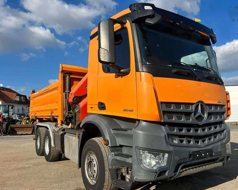 Mercedes-Benz Arocs 2648/3 – 3-stronny wywrotka Meiller / Żuraw Palfinger PK23002 / 2x BORDMATIK / Automatyczna - Самосвал: фото 1 Mercedes-Benz Arocs 2648/3 – 3-stronny wywrotka Meiller / Żuraw Palfinger PK23002 / 2x BORDMATIK / Automatyczna - Самосвал: фото 1
