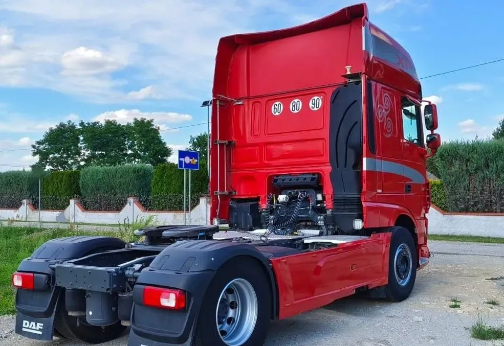 DAF XF 530 Super Space Cab | RETARDER | KLIMATYZACJA | EURO 6 | 2018 | 530 000 km - Тягач: фото 4 DAF XF 530 Super Space Cab | RETARDER | KLIMATYZACJA | EURO 6 | 2018 | 530 000 km - Тягач: фото 4