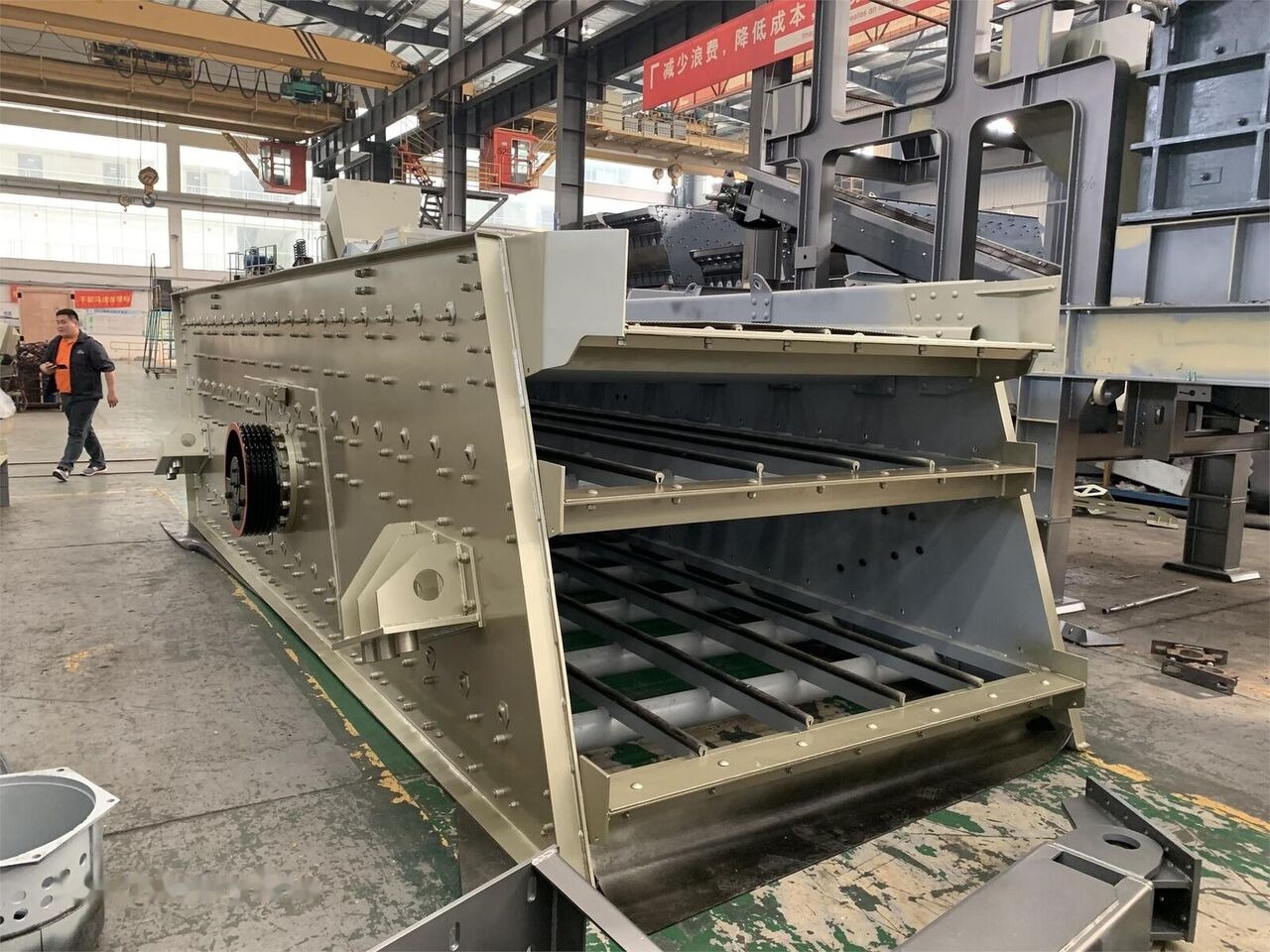 Kinglink 3YK1860 Inclined Vibrating Screen 20'x60' - Грохот: фото 1 Kinglink 3YK1860 Inclined Vibrating Screen 20'x60' - Грохот: фото 1