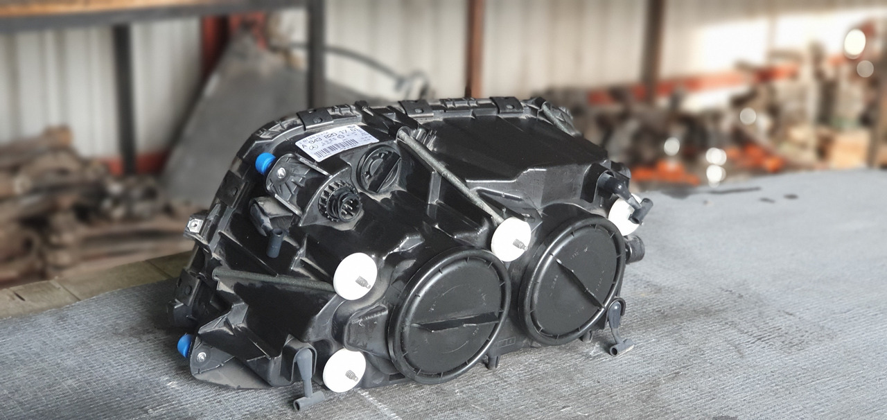 ACTROS MP III HEADLIGHT - PASSENGER - Свет/ Освещение для Грузовиков: фото 3 ACTROS MP III HEADLIGHT - PASSENGER - Свет/ Освещение для Грузовиков: фото 3