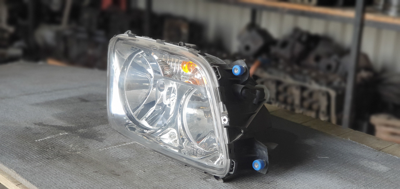 ACTROS MP III HEADLIGHT - PASSENGER - Свет/ Освещение для Грузовиков: фото 2 ACTROS MP III HEADLIGHT - PASSENGER - Свет/ Освещение для Грузовиков: фото 2