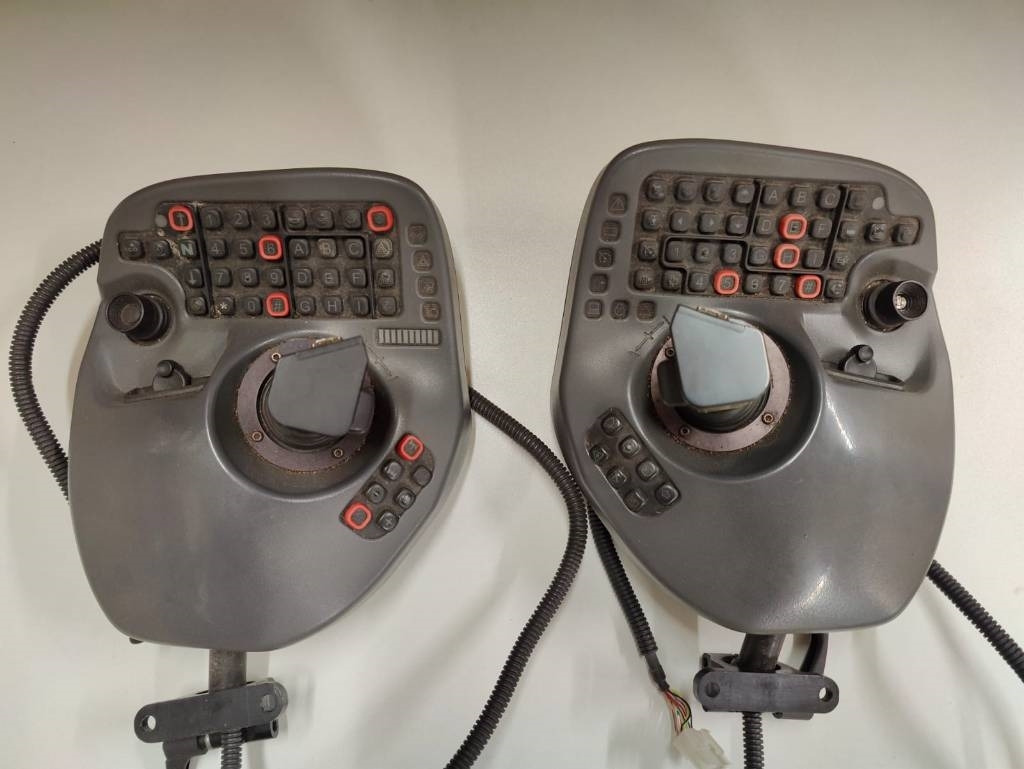 Электрическая система для Лесозаготовительной техники Komatsu Joysticks: фото 6