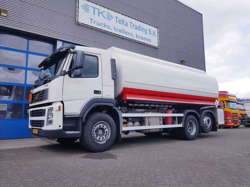 Volvo FM 9.340 Fuel 21.400 Liter 3 Compartments - Грузовик-цистерна: фото 1 Volvo FM 9.340 Fuel 21.400 Liter 3 Compartments - Грузовик-цистерна: фото 1