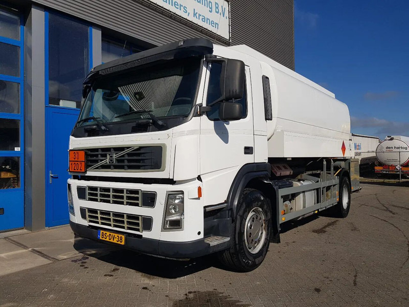 Volvo FM 9.340 Petrol, Diesel 17000 Ltr. 3 Compartementen - Грузовик-цистерна: фото 1 Volvo FM 9.340 Petrol, Diesel 17000 Ltr. 3 Compartementen - Грузовик-цистерна: фото 1