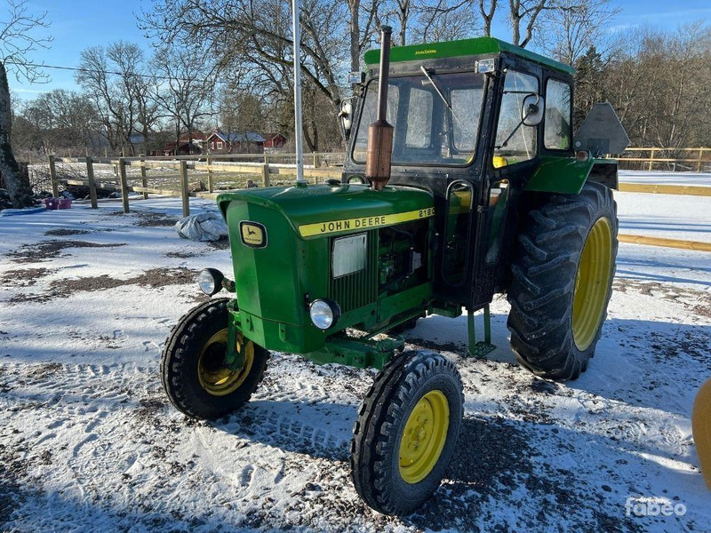 John Deere 2120 - Трактор: фото 1 John Deere 2120 - Трактор: фото 1