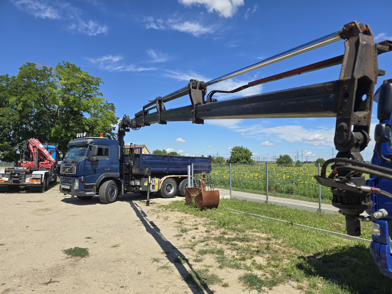 VOLVO FM 420 6X4 / KIPPER / CRANE HMF 1823 K4 - Самосвал, Автоманипулятор: фото 4 VOLVO FM 420 6X4 / KIPPER / CRANE HMF 1823 K4 - Самосвал, Автоманипулятор: фото 4