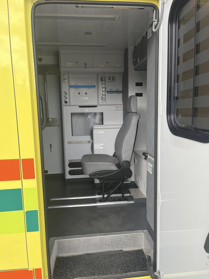 Mercedes-Benz Sprinter 319 - AMBULANCEBOX / Krankenwagen / ambulance - Машина скорой помощи: фото 5 Mercedes-Benz Sprinter 319 - AMBULANCEBOX / Krankenwagen / ambulance - Машина скорой помощи: фото 5