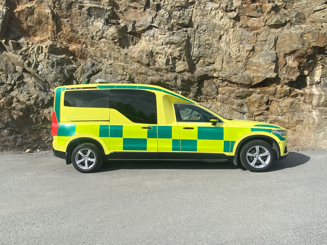 Volvo Nilsson XC90 D5 AWD - Ambulance / Krankenwagen / Швидка допомога - Машина скорой помощи: фото 5 Volvo Nilsson XC90 D5 AWD - Ambulance / Krankenwagen / Швидка допомога - Машина скорой помощи: фото 5
