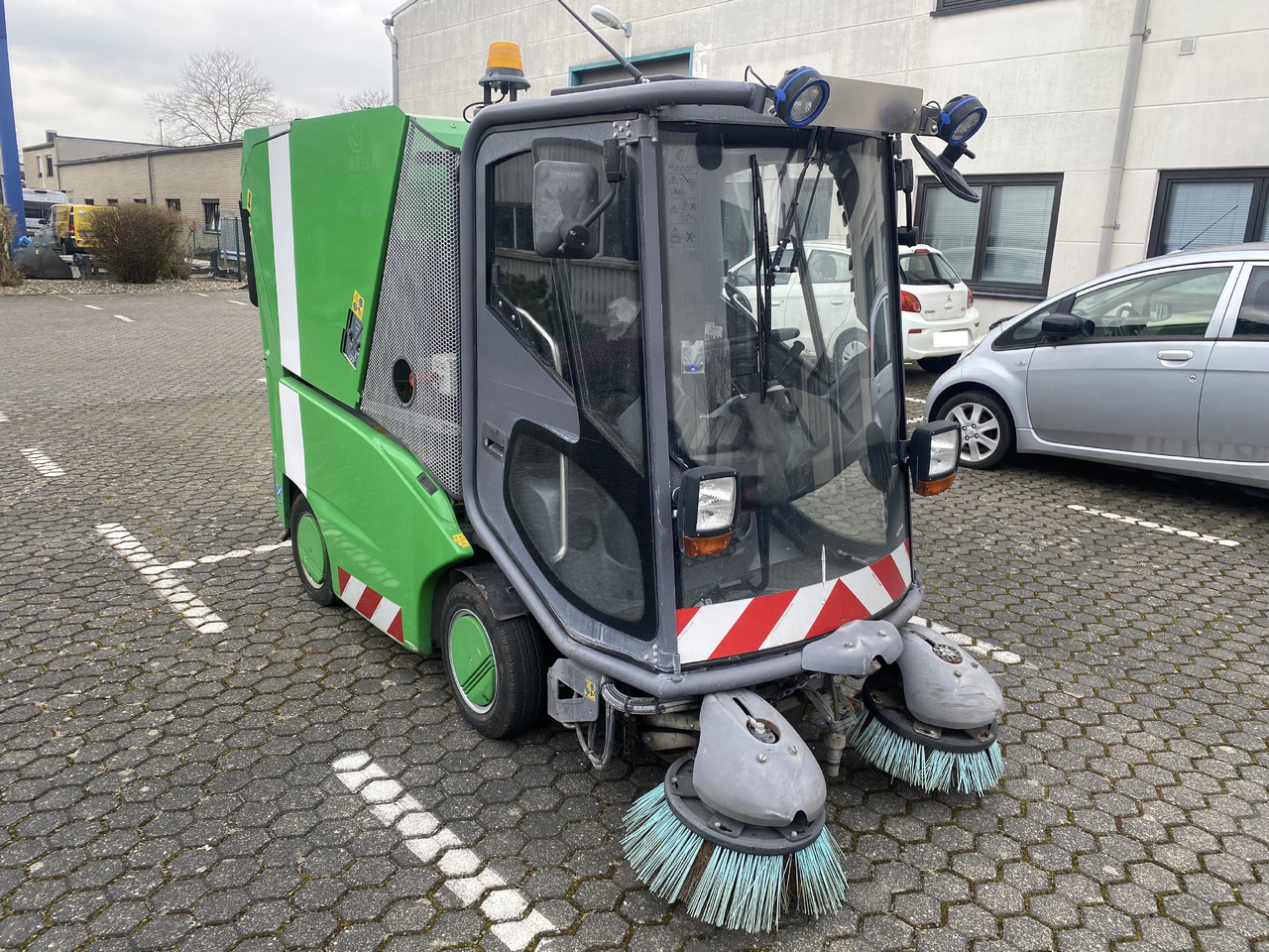 TENNANT Green Machines 500 ZE electric 500 ZE - Подметально-уборочная машина: фото 3 TENNANT Green Machines 500 ZE electric 500 ZE - Подметально-уборочная машина: фото 3