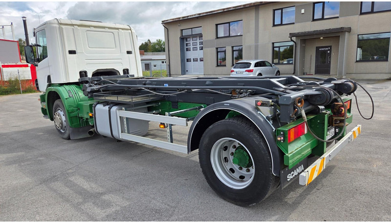 Scania P94 4X2 220 - Тросовый мультилифт: фото 4 Scania P94 4X2 220 - Тросовый мультилифт: фото 4