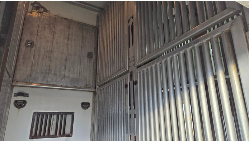 Грузовик для перевозки животных Scania R420 6X2: фото 12