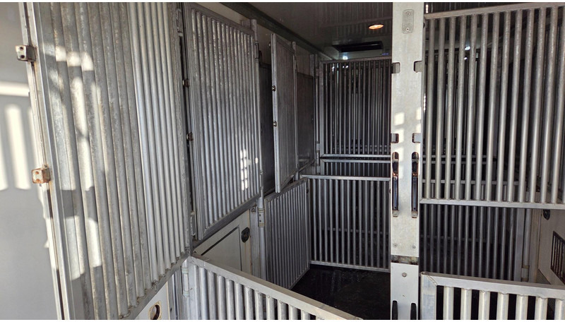 Грузовик для перевозки животных Scania R420 6X2: фото 9