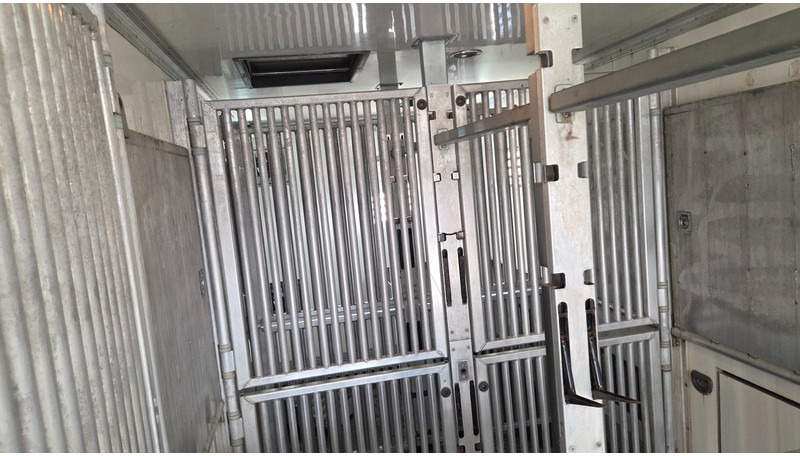 Грузовик для перевозки животных Scania R420 6X2: фото 8