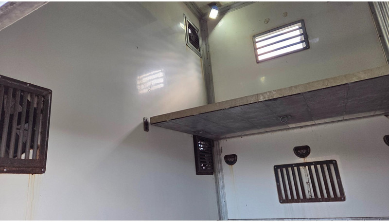 Грузовик для перевозки животных Scania R420 6X2: фото 17