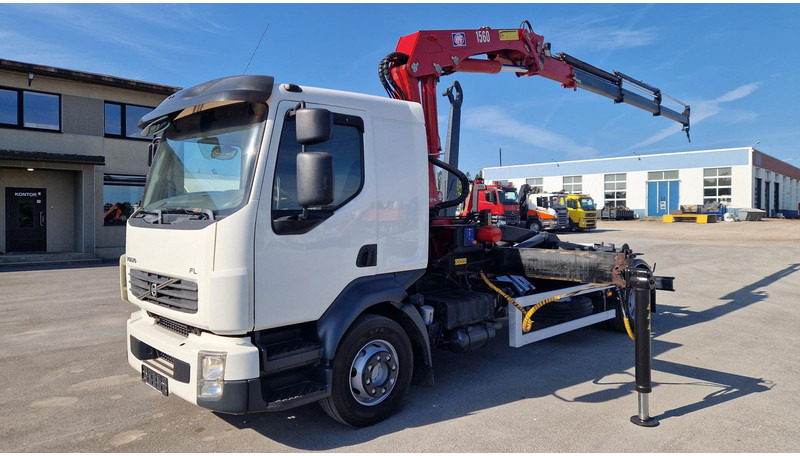 Volvo FL280 4X2 HMF 1560 - Крюковой мультилифт, Автоманипулятор: фото 1 Volvo FL280 4X2 HMF 1560 - Крюковой мультилифт, Автоманипулятор: фото 1