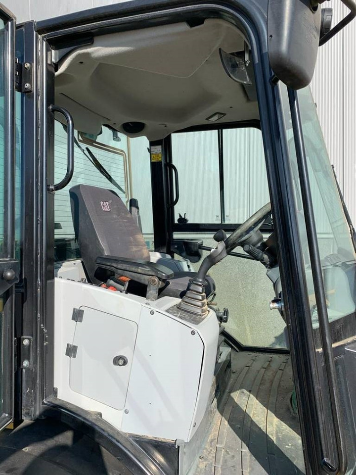 Колёсный погрузчик CAT 906: фото 13 Колёсный погрузчик CAT 906: фото 13