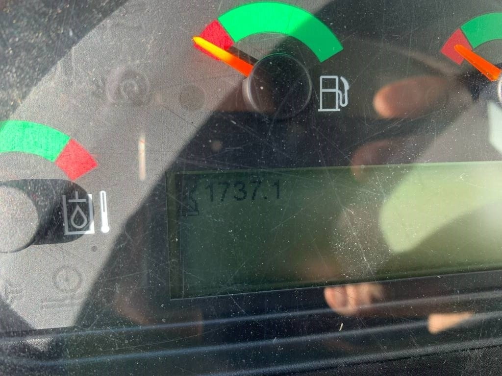 Колёсный погрузчик CAT 906: фото 11 Колёсный погрузчик CAT 906: фото 11