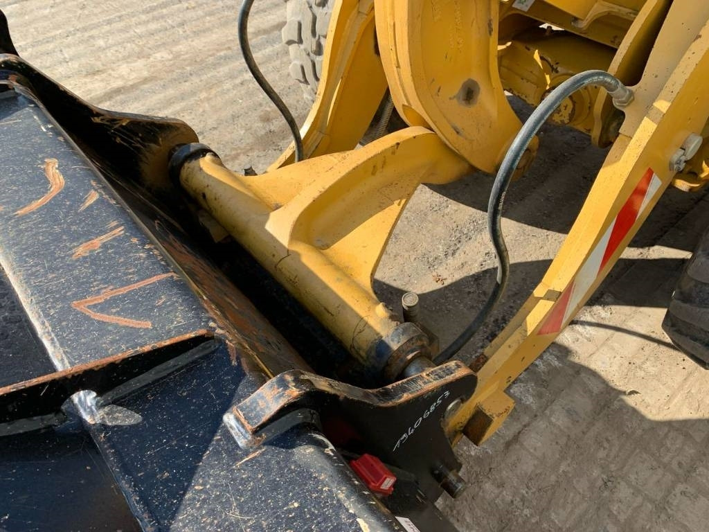 Колёсный погрузчик CAT 906: фото 23 Колёсный погрузчик CAT 906: фото 23