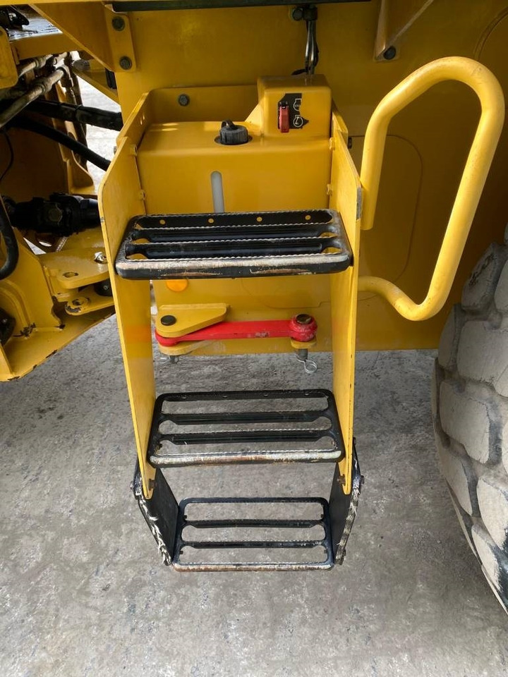 CAT 938 M (Bucket + Forks)  в лизинг CAT 938 M (Bucket + Forks): фото 29