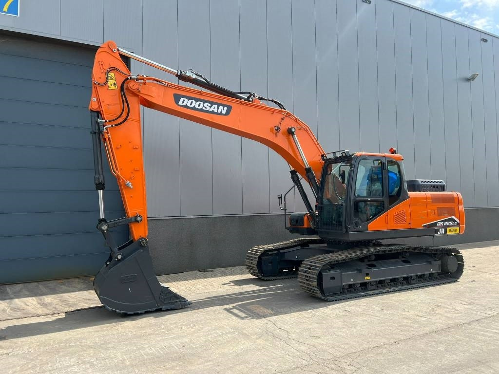 Doosan DX 225 LC-7M - Гусеничный экскаватор: фото 2 Doosan DX 225 LC-7M - Гусеничный экскаватор: фото 2