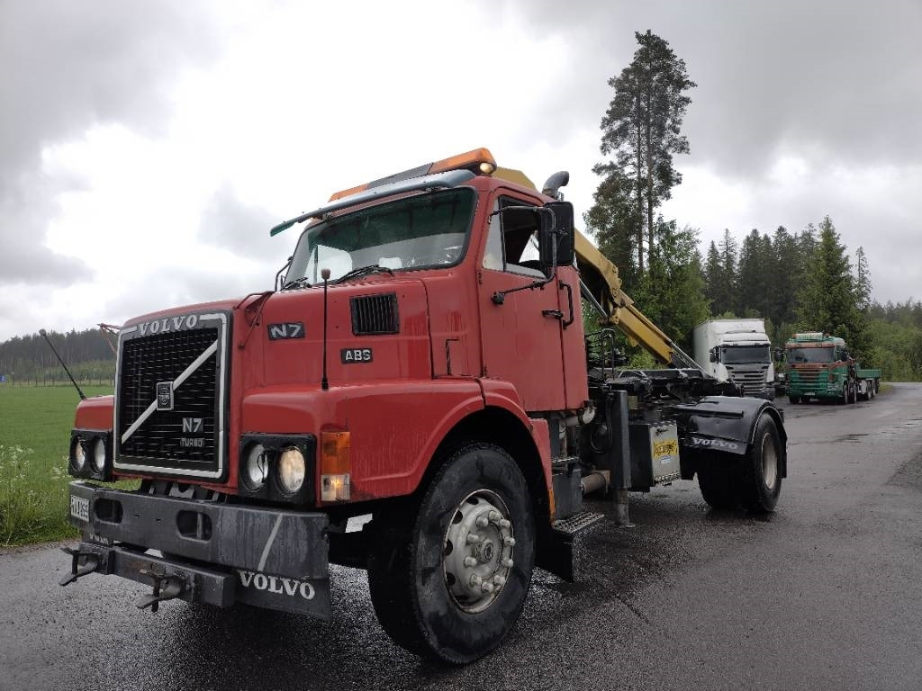 Volvo N7 Tico nosturi ja vl-laite,280tkm!! - Портальный бункеровоз: фото 1 Volvo N7 Tico nosturi ja vl-laite,280tkm!! - Портальный бункеровоз: фото 1