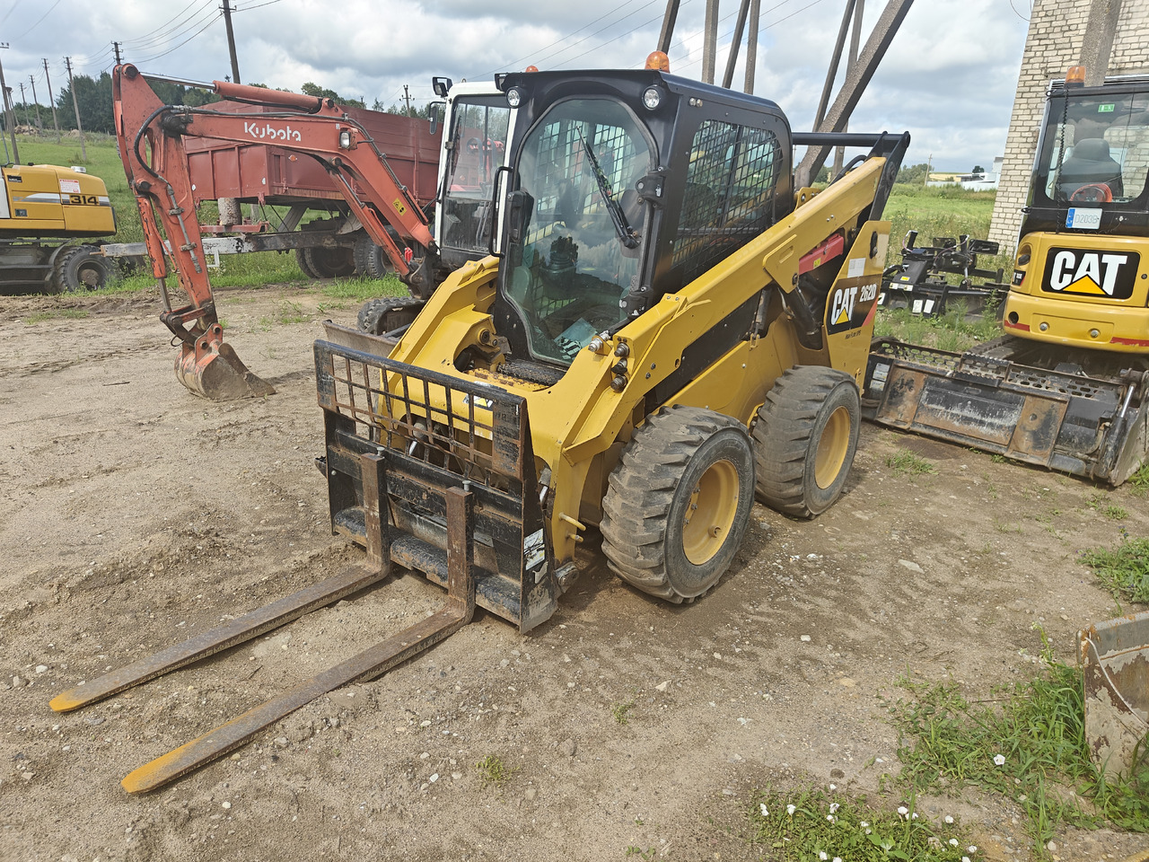 CATERPILLAR 262D - Мини-погрузчик с бортовым поворотом: фото 2 CATERPILLAR 262D - Мини-погрузчик с бортовым поворотом: фото 2