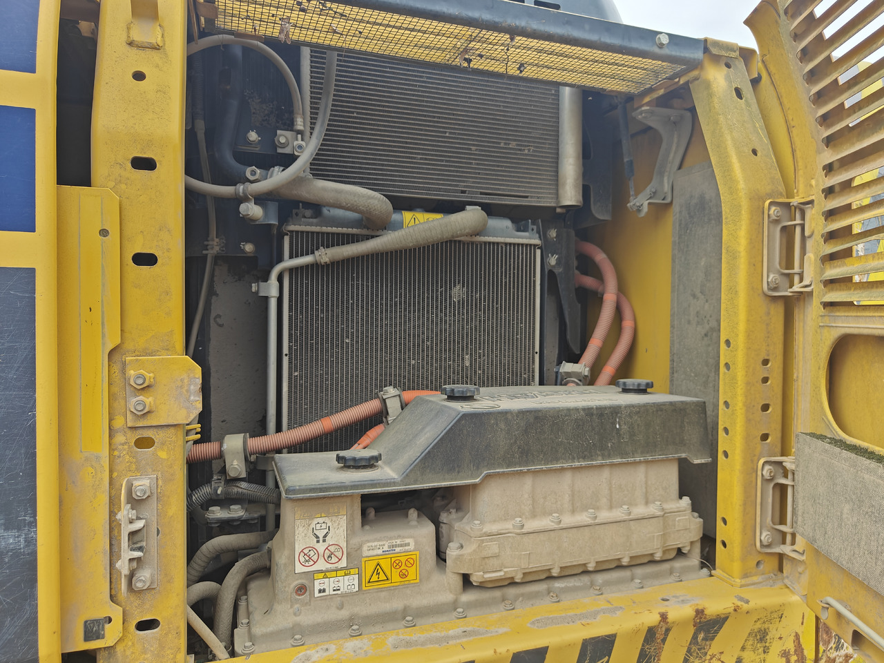 Гусеничный экскаватор KOMATSU HB 215LC-2: фото 18