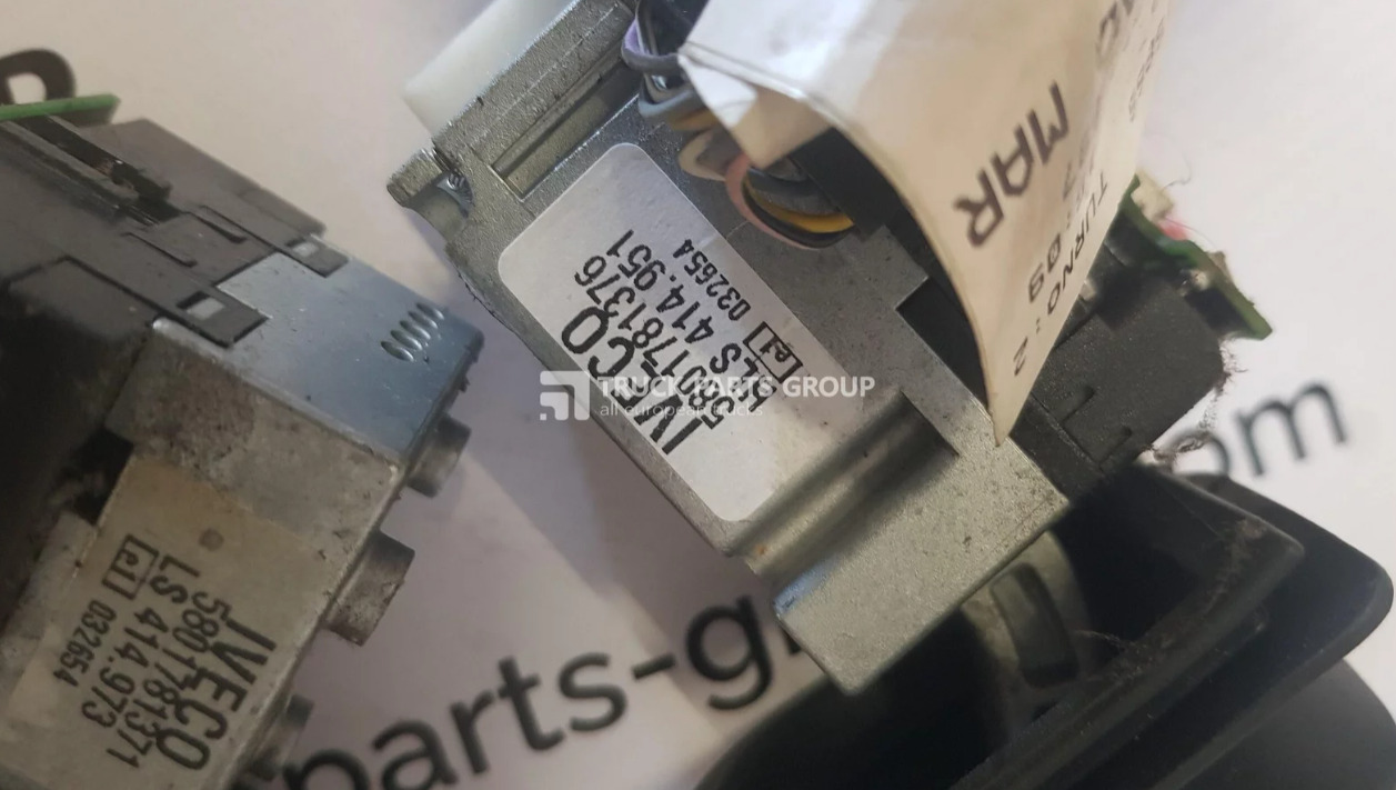 IVECO IVECO STRALIS EURO6 understeering switch control units 41223123, 5801781371, 5801781376, 5802518451. - Подрулевой переключатель для Грузовиков: фото 4 IVECO IVECO STRALIS EURO6 understeering switch control units 41223123, 5801781371, 5801781376, 5802518451. - Подрулевой переключатель для Грузовиков: фото 4