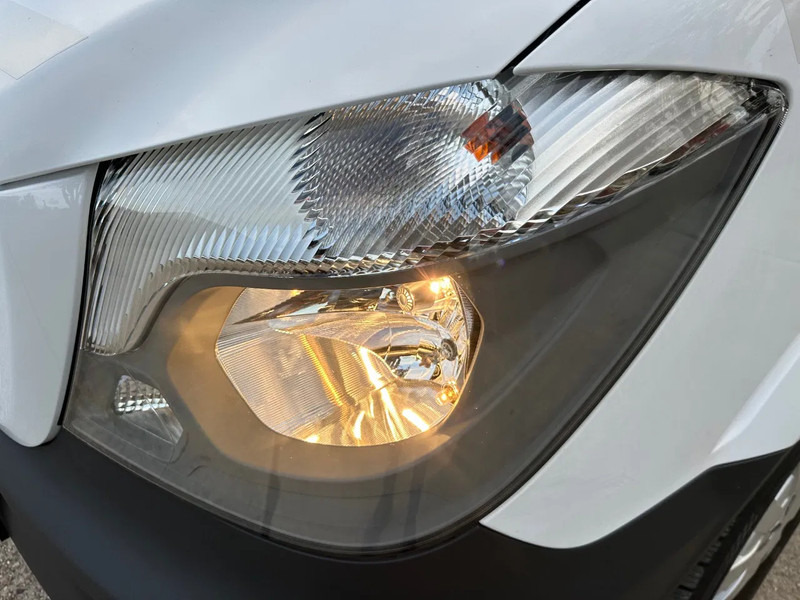 Mercedes-Benz Sprinter 313 CDI / L2H2 / AUTOMAAT / NL BUS / 130 PK / 2-ZITS / CC / AIRCO / CAMERA - Цельнометаллический фургон: фото 4 Mercedes-Benz Sprinter 313 CDI / L2H2 / AUTOMAAT / NL BUS / 130 PK / 2-ZITS / CC / AIRCO / CAMERA - Цельнометаллический фургон: фото 4