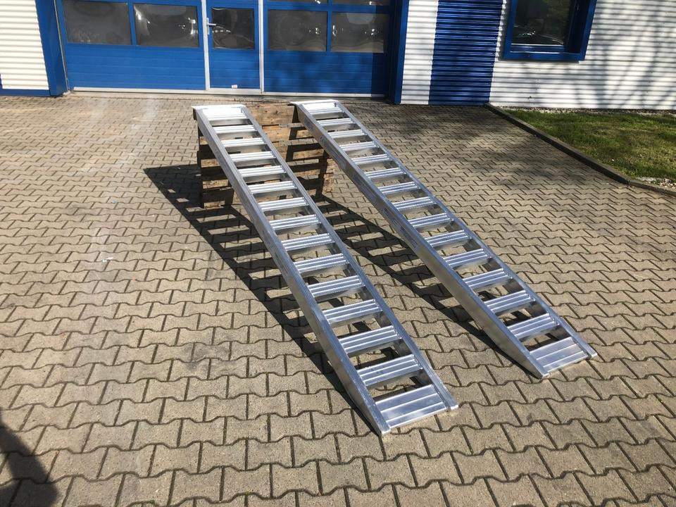 Alurampen Satz 2,5m 2000KG Minibagger Minilader Quad Auffahrrampe *INKL.19% MWST* - Погрузочная рампа: фото 5 Alurampen Satz 2,5m 2000KG Minibagger Minilader Quad Auffahrrampe *INKL.19% MWST* - Погрузочная рампа: фото 5