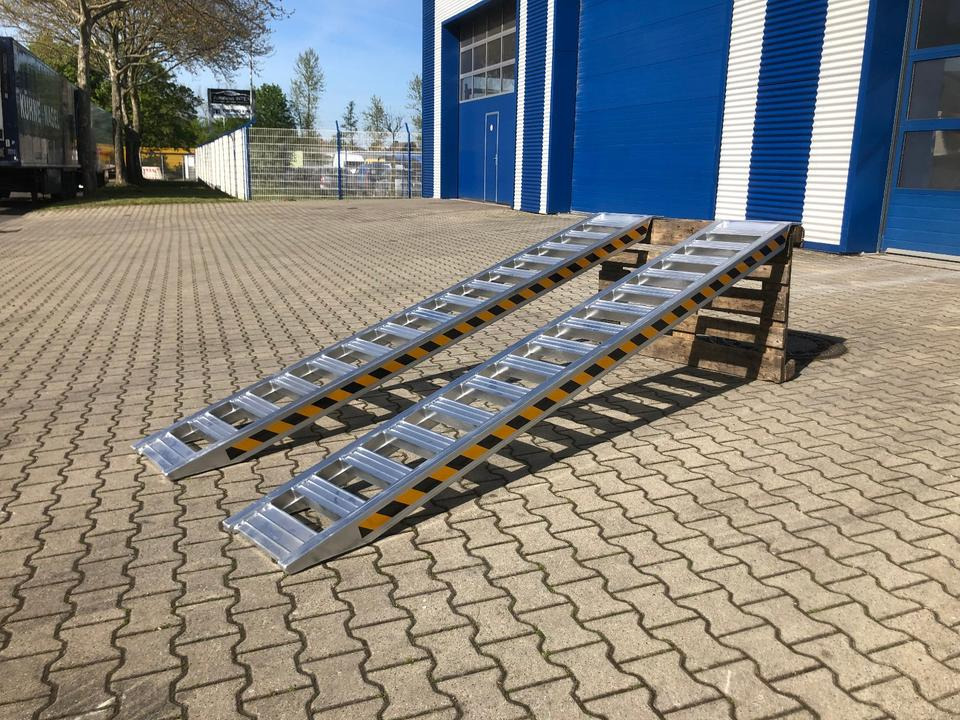 Alurampen Satz 2,5m 2000KG Minibagger Minilader Quad Auffahrrampe *INKL.19% MWST* - Погрузочная рампа: фото 1 Alurampen Satz 2,5m 2000KG Minibagger Minilader Quad Auffahrrampe *INKL.19% MWST* - Погрузочная рампа: фото 1