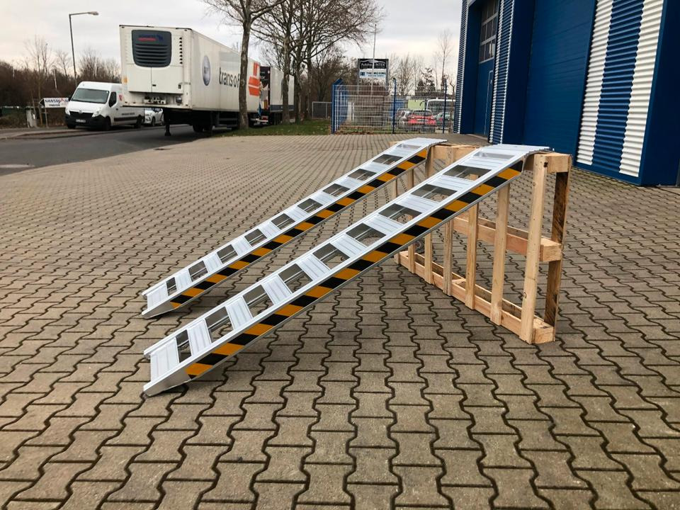 Alurampen Satz 2m 2000KG Minibagger Minilader Quad Auffahrrampe *INKL.19% MWST* - Погрузочная рампа: фото 5 Alurampen Satz 2m 2000KG Minibagger Minilader Quad Auffahrrampe *INKL.19% MWST* - Погрузочная рампа: фото 5