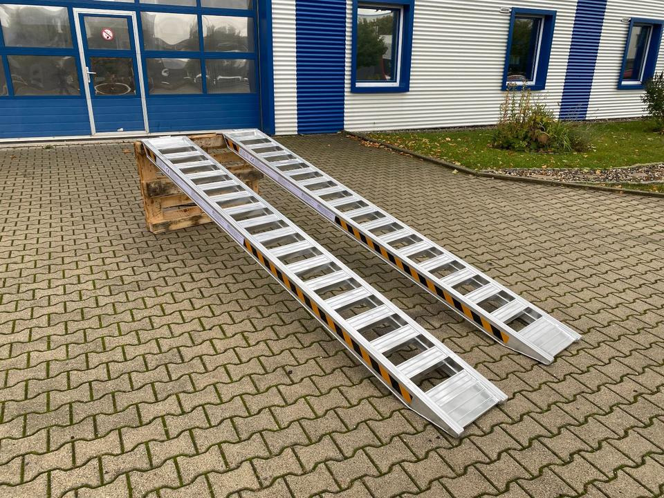 Alurampen Satz 3,50M 2000KG Minibagger Minilader Quad Auffahrrampe *INKL.19% MWST* - Погрузочная рампа: фото 1 Alurampen Satz 3,50M 2000KG Minibagger Minilader Quad Auffahrrampe *INKL.19% MWST* - Погрузочная рампа: фото 1