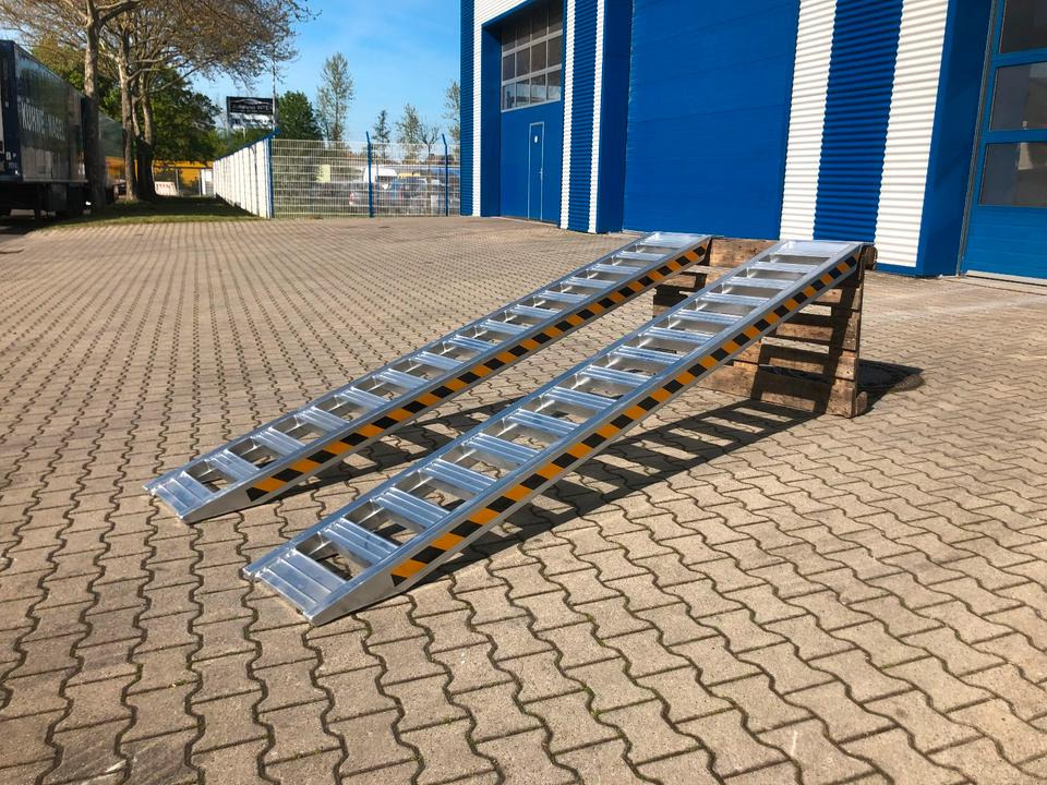 Alurampen Satz 3,50m 4000KG Minibagger Minilader Quad Auffahrrampe *INKL.19% MWST* - Погрузочная рампа: фото 1 Alurampen Satz 3,50m 4000KG Minibagger Minilader Quad Auffahrrampe *INKL.19% MWST* - Погрузочная рампа: фото 1