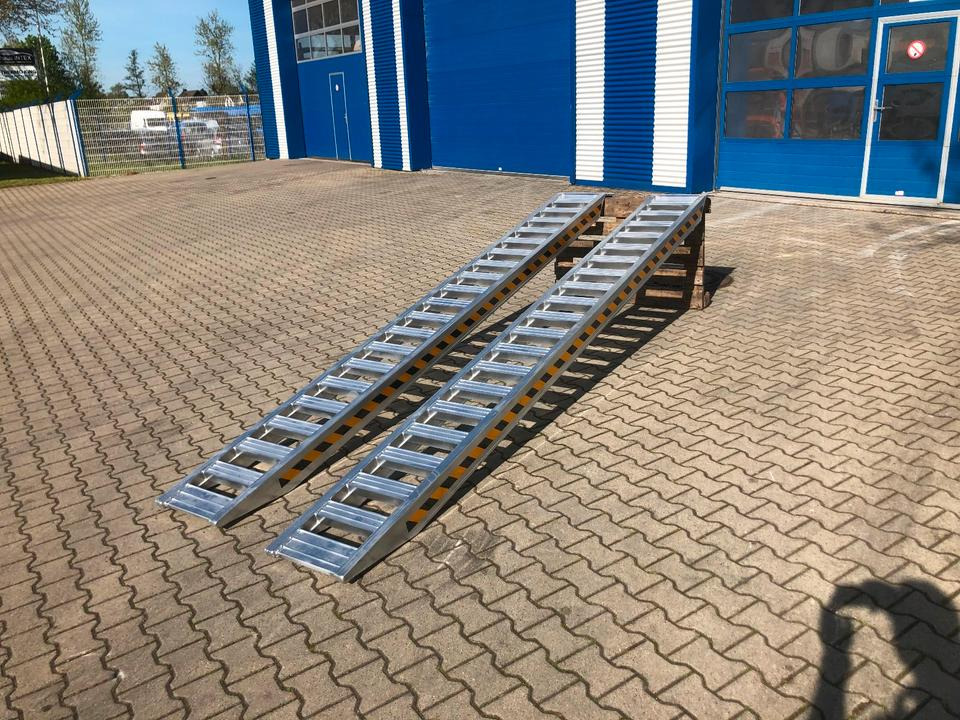Alurampen Satz 4m 4000KG Minibagger Minilader Quad Auffahrrampe *INKL.19% MWST* - Погрузочная рампа: фото 2 Alurampen Satz 4m 4000KG Minibagger Minilader Quad Auffahrrampe *INKL.19% MWST* - Погрузочная рампа: фото 2